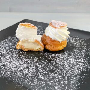 Mini choux cu cremă de vanilie și frișcă